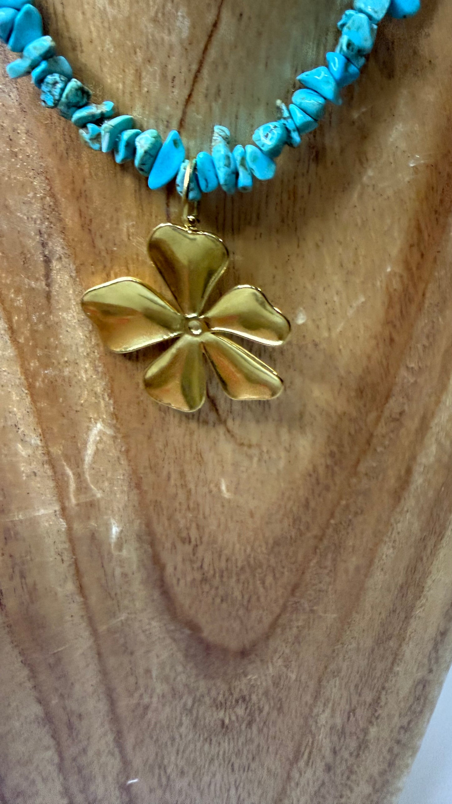 The Large Flower Necklace On Turquoise Beaded Clasp Necklace