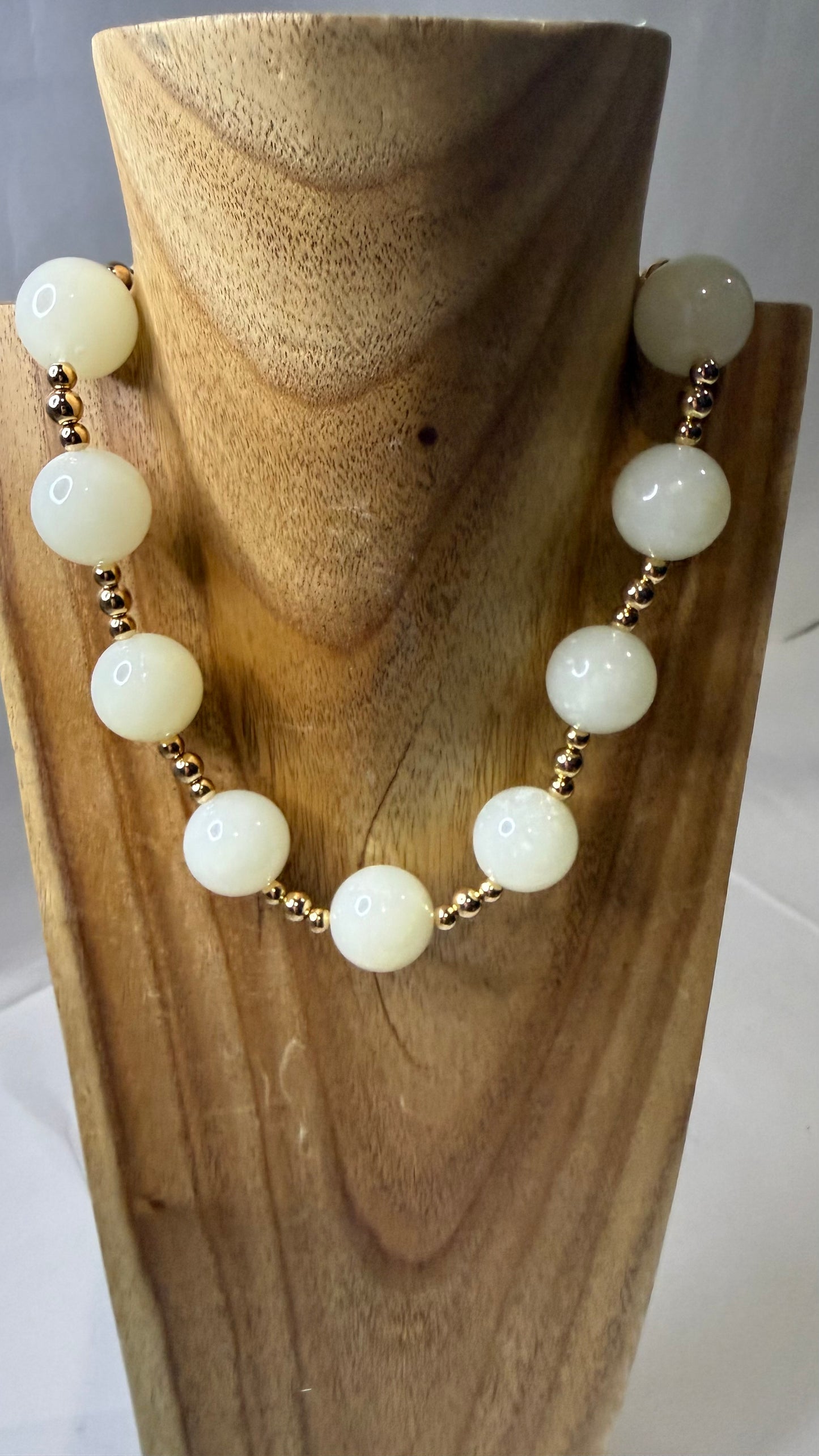 The Cream Magnet Bead Necklace Pre-order