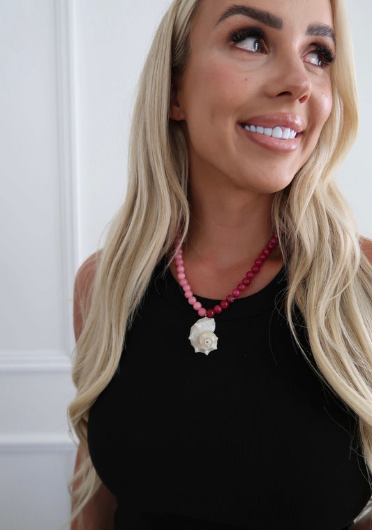 PINK SEASHELL NECKLACE - Triple Charm Boutique
