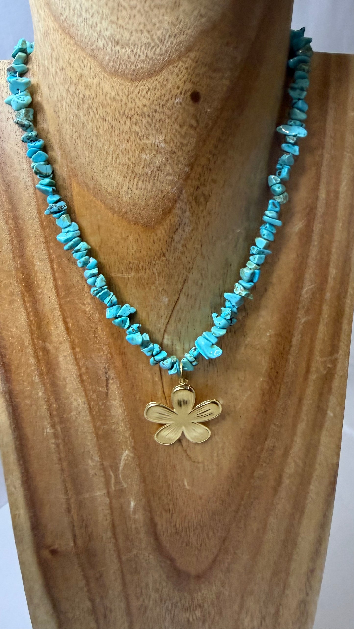 The Large Flower Necklace On Turquoise Beaded Clasp Necklace