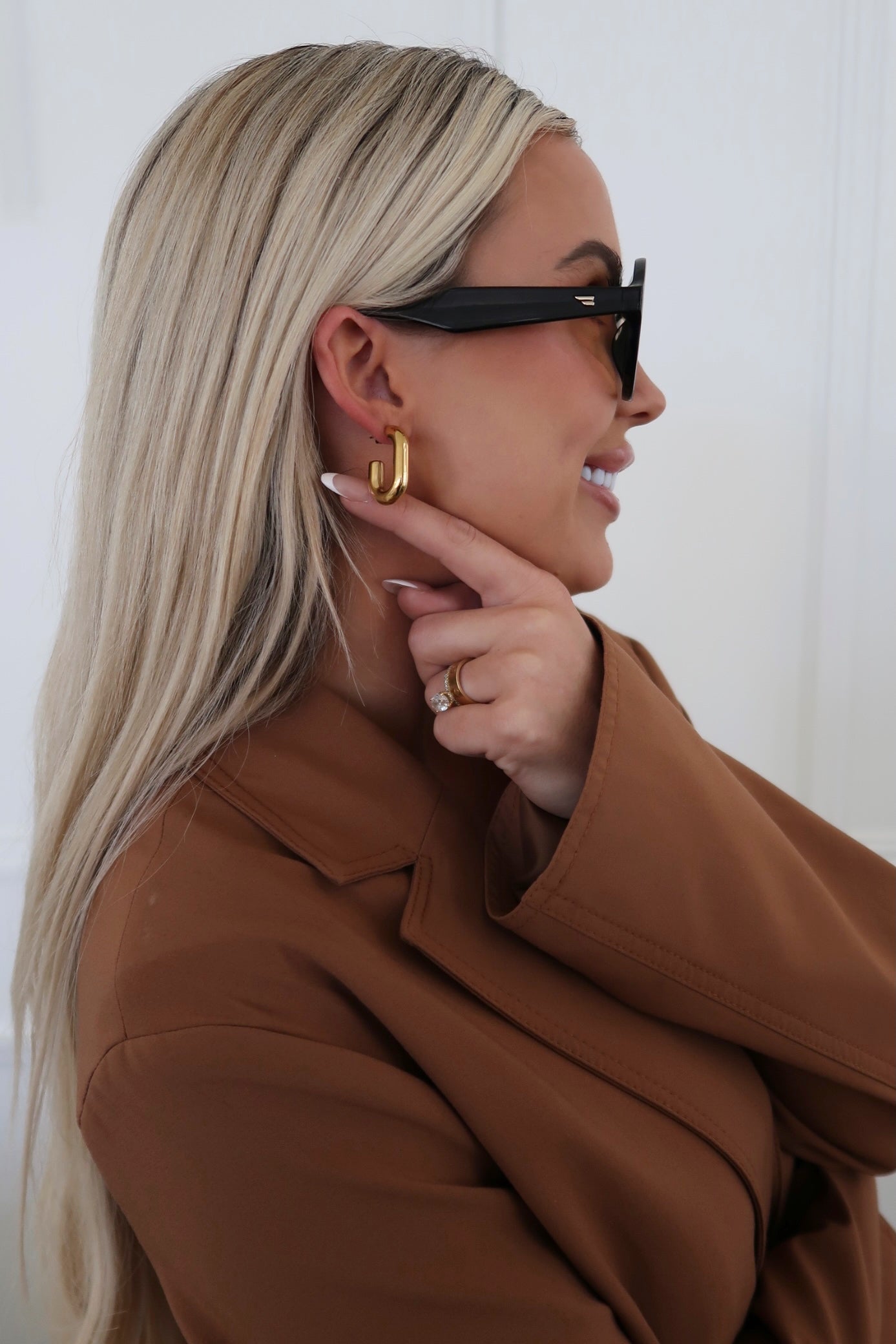 SMALL OVAL HOOPS - Triple Charm Boutique