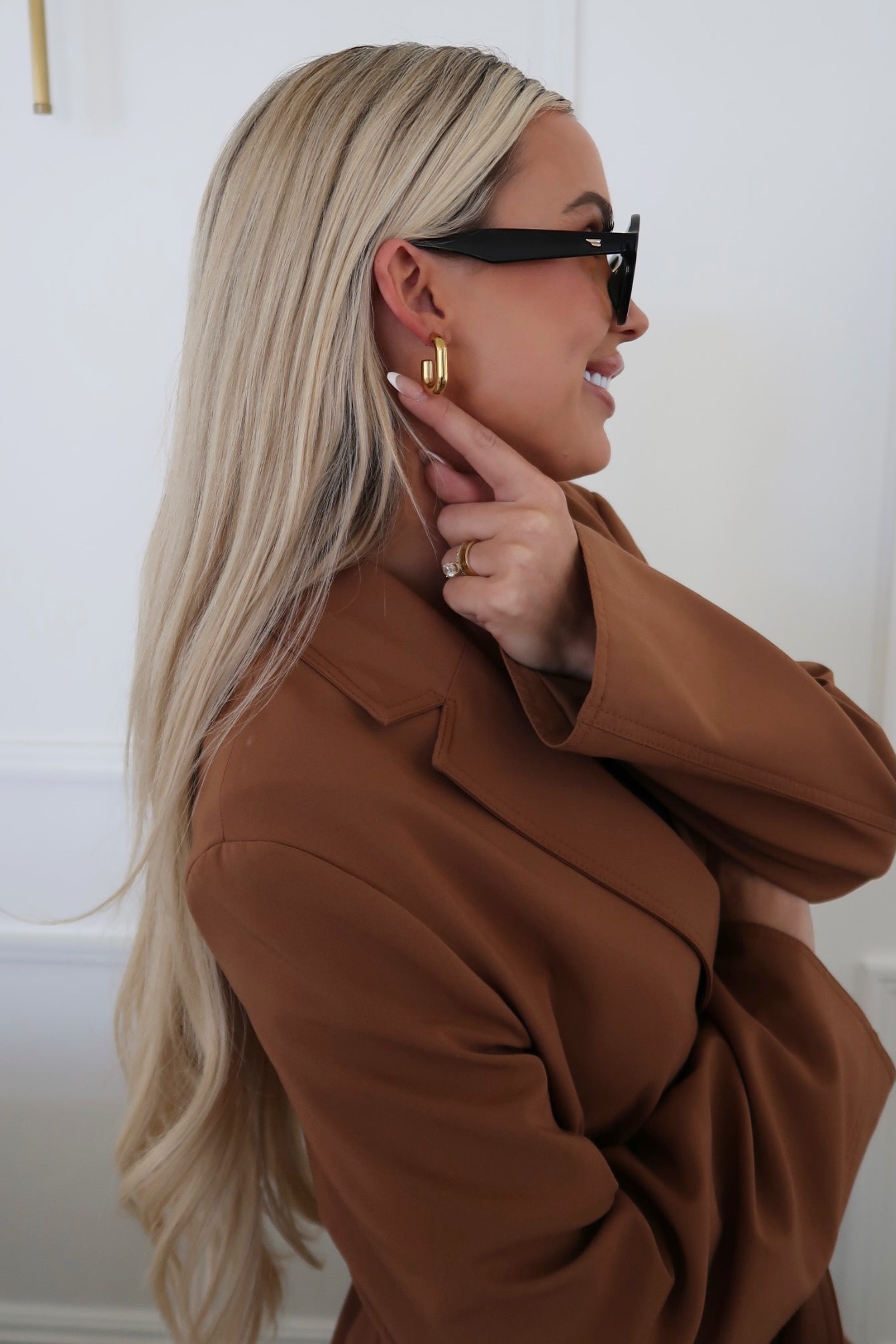 SMALL OVAL HOOPS - Triple Charm Boutique