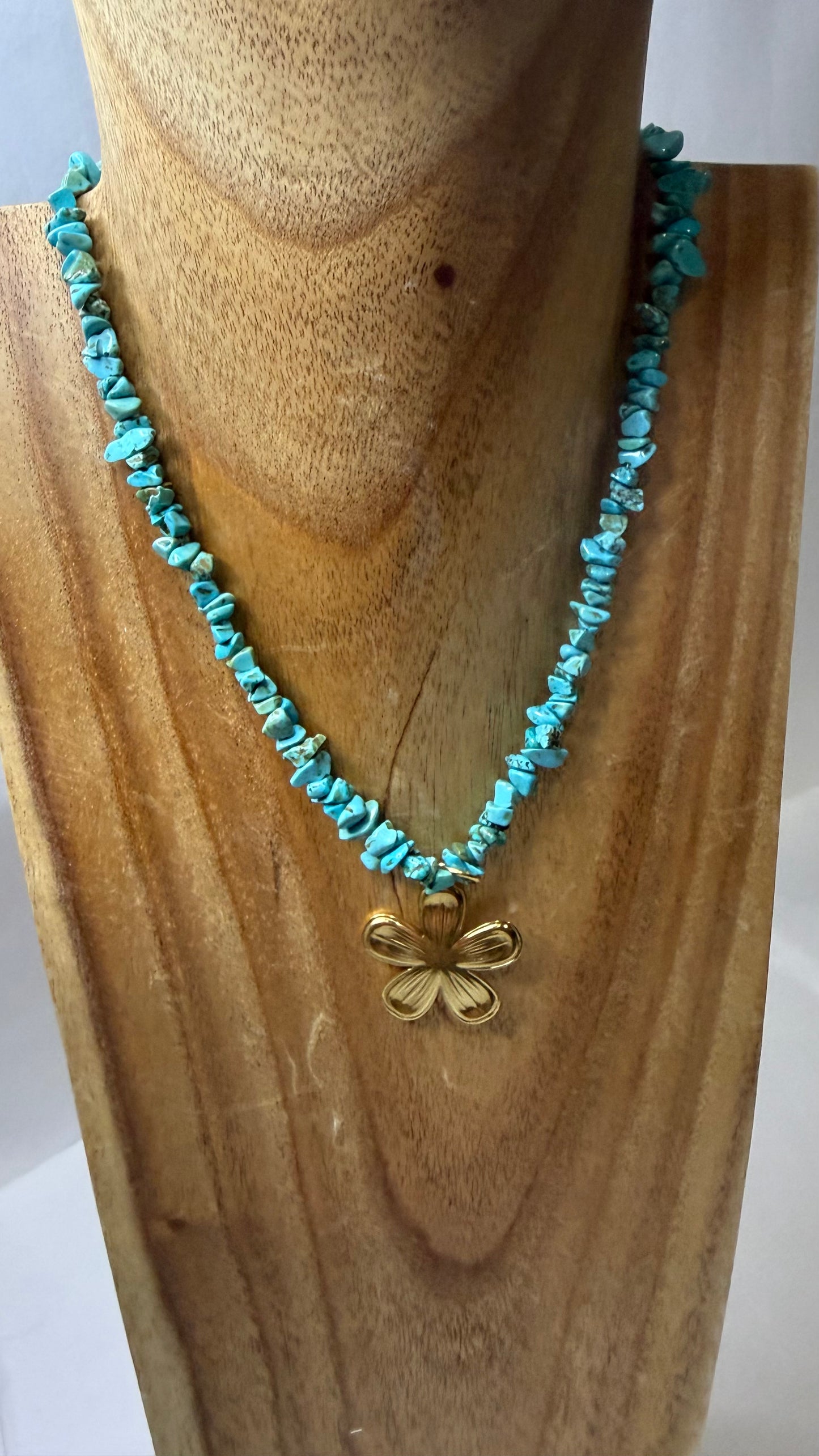 The Small Flower Necklace On Turquoise Beaded Clasp Necklace