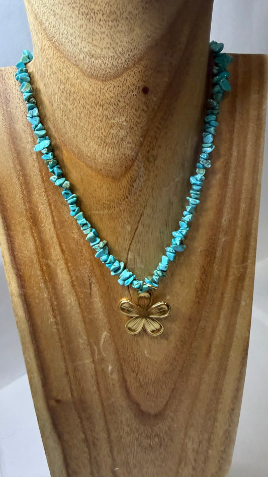 The Small Flower Necklace On Turquoise Beaded Clasp Necklace