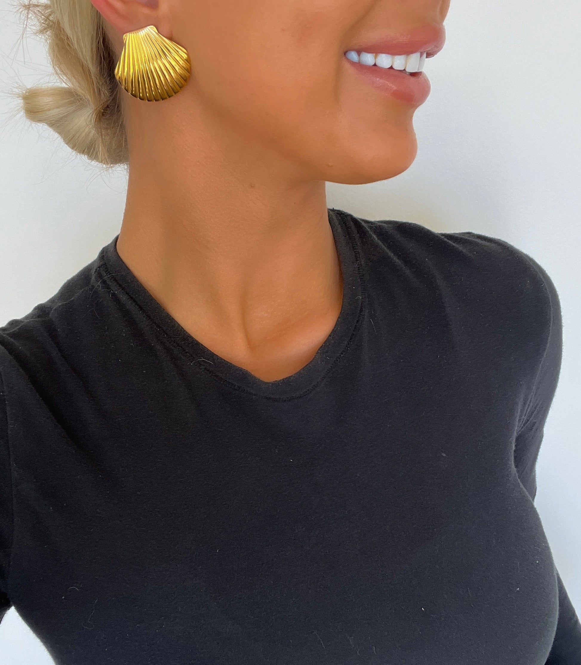 THE SHELL EARRINGS - Triple Charm Boutique