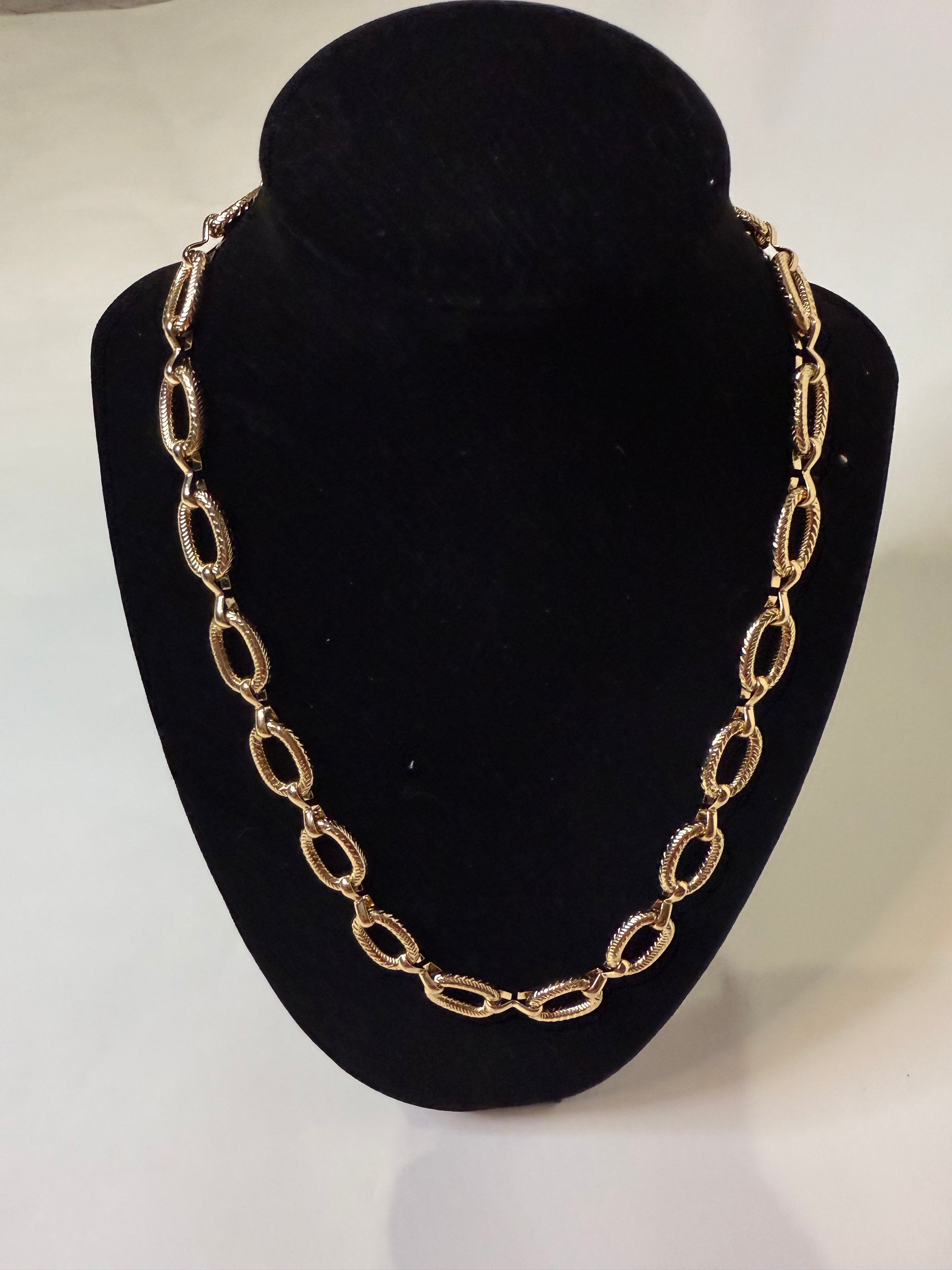 Linked Gold chain - Triple Charm Boutique