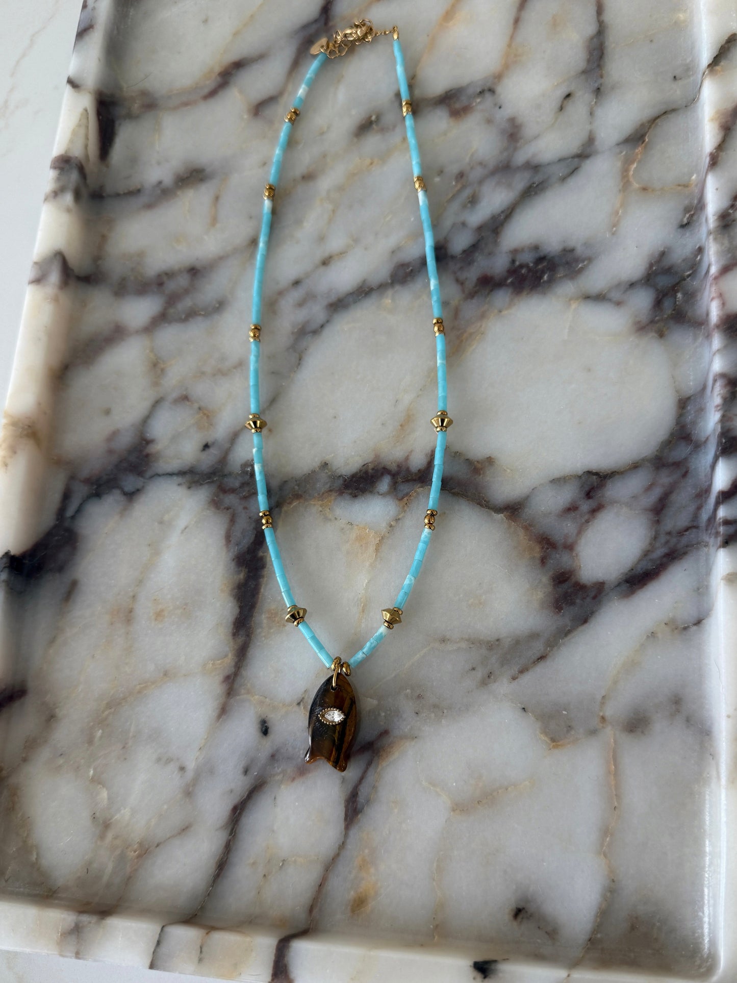 SLOANE NECKLACE - BROWN FISH - Triple Charm Boutique